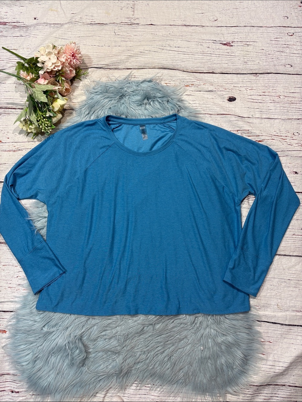 Beyond Yoga Blue Heather Spacedye Featherweight Daydreamer Pullover Top